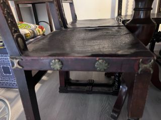 Mesa extensible madera y 8 sillas antiguas