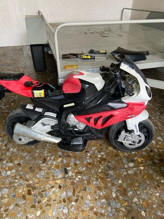 Moto eléctrica infantil BMW