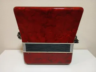 Fisarmonica 40 Bassi Rosso