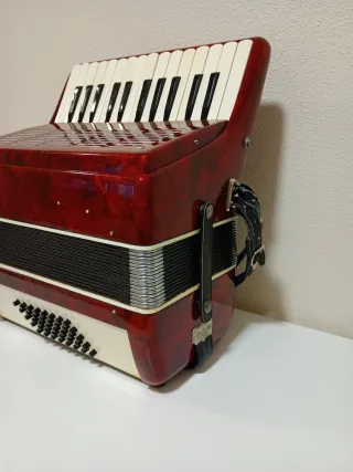 Fisarmonica 40 Bassi Rosso