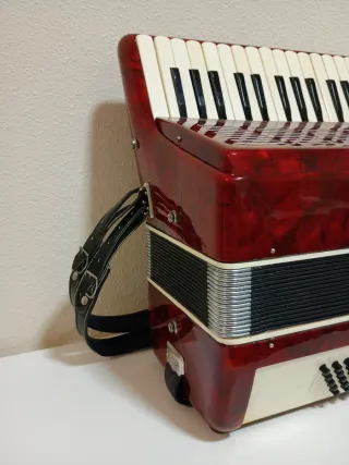 Fisarmonica 40 Bassi Rosso