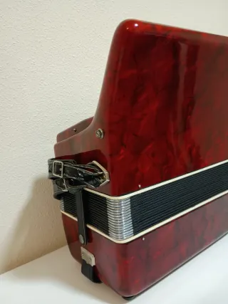 Fisarmonica 40 Bassi Rosso