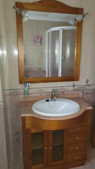 Mueble de baño madera y mármol
