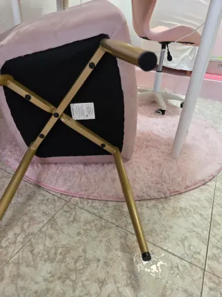 Sillón rosa terciopelo patas doradas