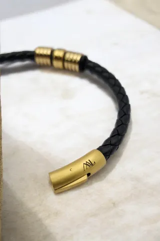 Pulsera trenzada hombre con detalles dorados
