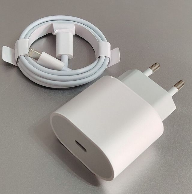 Cargador Rápido 20W compartible iPhone 14/13/12/11