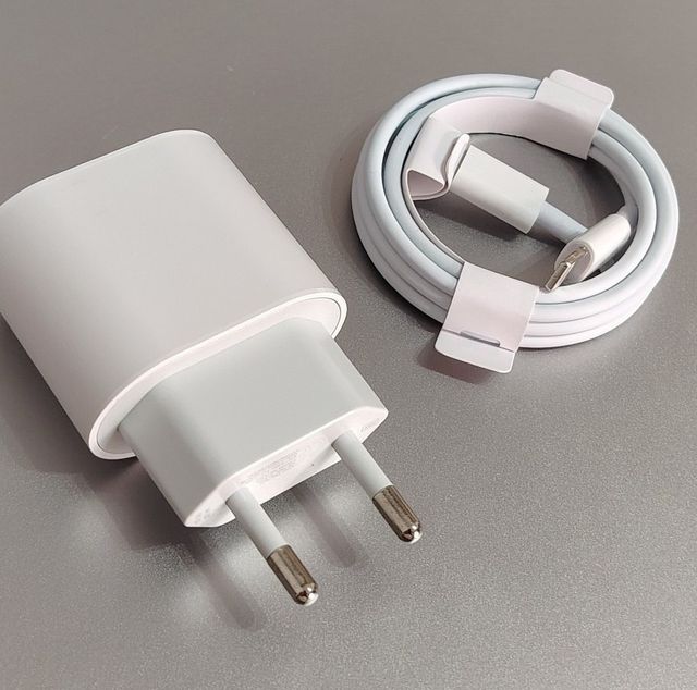 Cargador Rápido 20W compartible iPhone 14/13/12/11