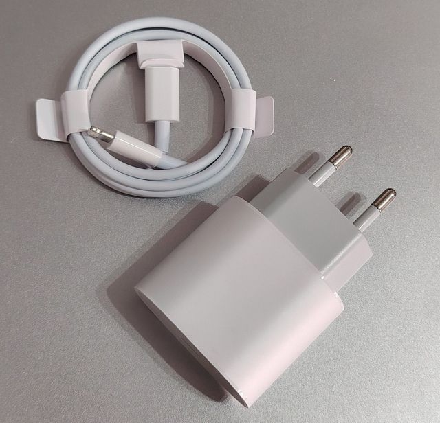 Cargador Rápido 20W compartible iPhone 14/13/12/11