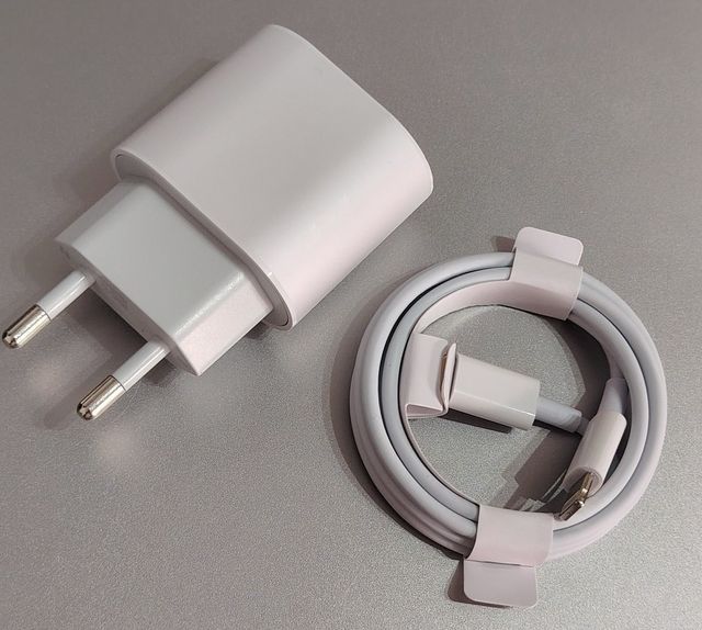 Cargador Rápido 20W compartible iPhone 14/13/12/11