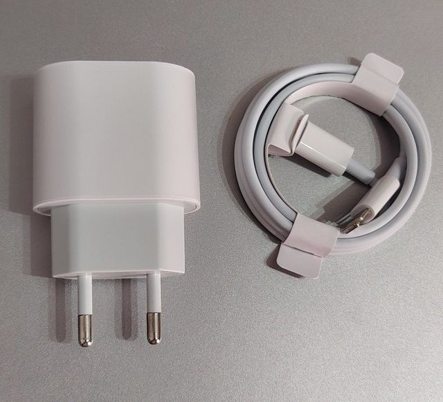 Cargador Rápido 20W compartible iPhone 14/13/12/11