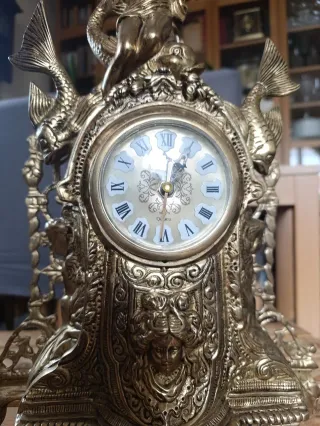 Reloj de sobremesa de bronce