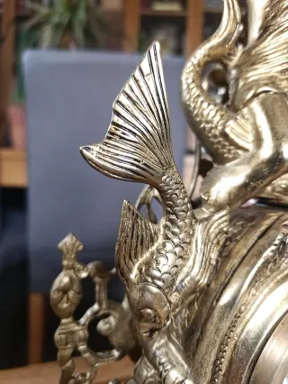 Reloj de sobremesa de bronce