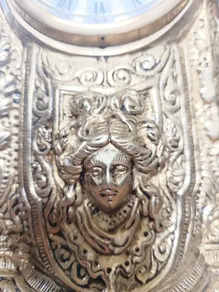 Reloj de sobremesa de bronce