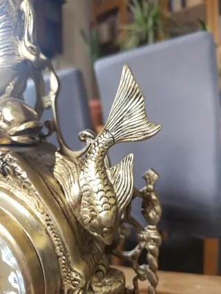 Reloj de sobremesa de bronce