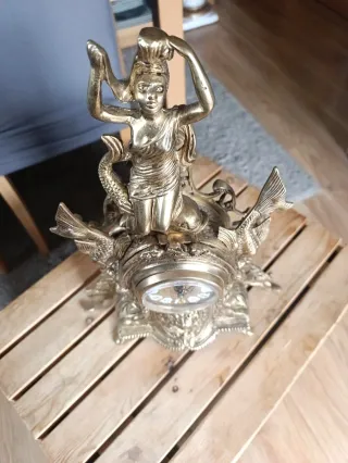 Reloj de sobremesa de bronce