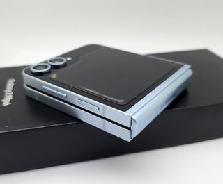 Smartphone SAMSUNG Galaxy Z Flip6 256GB 12GB Blu