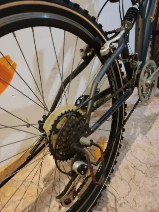 Bicicleta de carretera MTB 26 Negra VER!