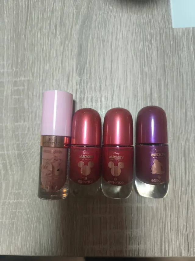 Set de 4 esmaltes y brillo Essence Disney
