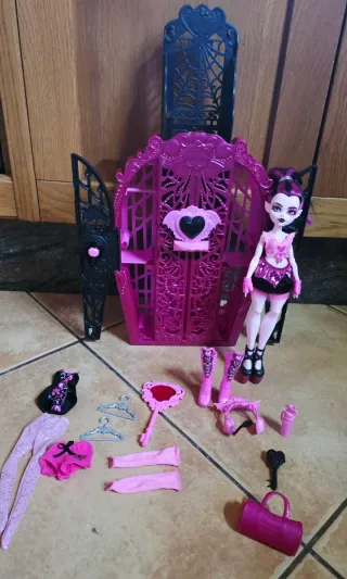 Muñeca Monster High con armario y accesorios