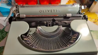 Máquina de escribir Hispano Olivetti
