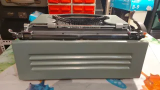 Máquina de escribir Hispano Olivetti