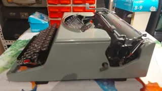 Máquina de escribir Hispano Olivetti