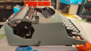 Máquina de escribir Hispano Olivetti