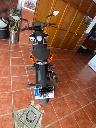 KTM Duke 125 - Poco uso casi nueva
