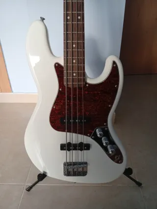 Bajo Squier Jazz Bass Classic Vibe '60