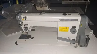 Lote de máquinas de coser industriales