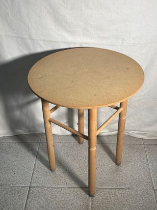 Mesa redonda cristal y satén rosa