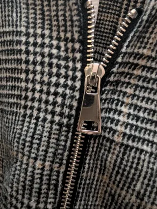 Chaqueta bomber cuadros blanco y negro