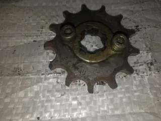 Piñón y cadena Derbi Variant