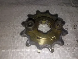 Piñón y cadena Derbi Variant