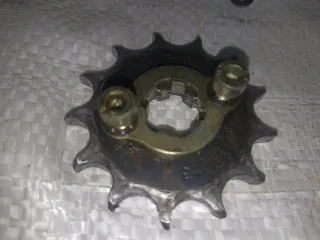 Piñón y cadena Derbi Variant