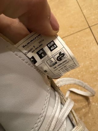 Patines blancos 4 ruedas rojas