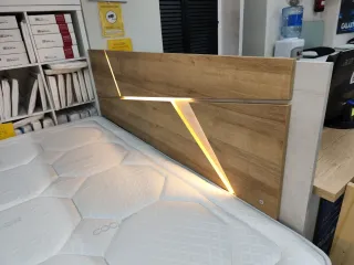 Cabezal de cama con LED