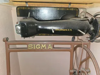 Mesa de coser Sigma antigua