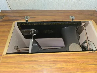 Mesa de coser Sigma antigua