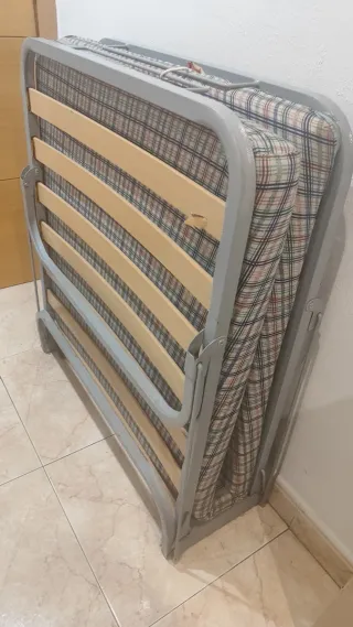 Cama plegable con colchón