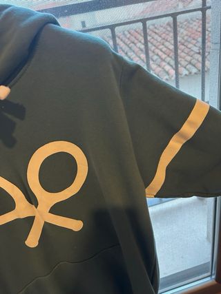 Sudadera verde con logo