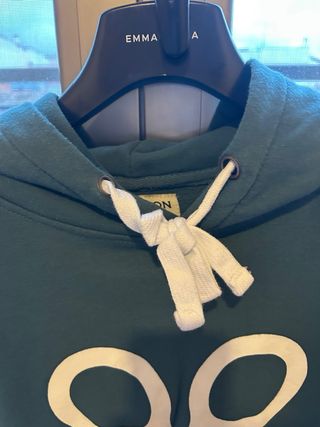 Sudadera verde con logo