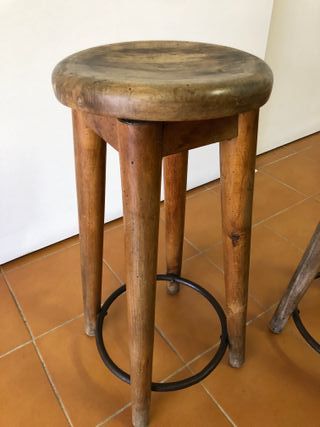 TABURETES DE MADERA RÚSTICOS