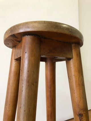 TABURETES DE MADERA RÚSTICOS