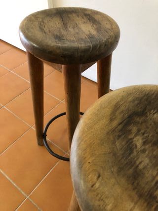 TABURETES DE MADERA RÚSTICOS