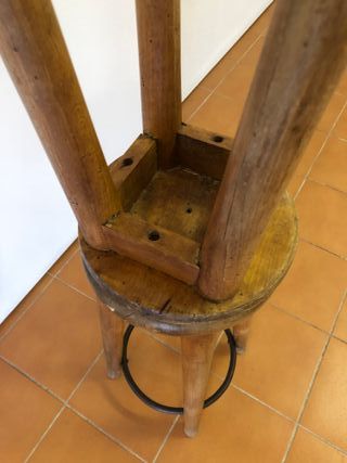 TABURETES DE MADERA RÚSTICOS