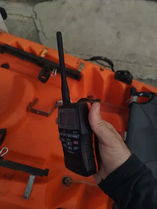 Kayak de pesca y recreo con vela