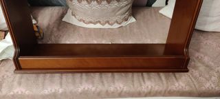 Estantería de madera marrón