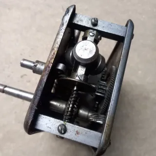 Motor de gramófono marca Thorens
