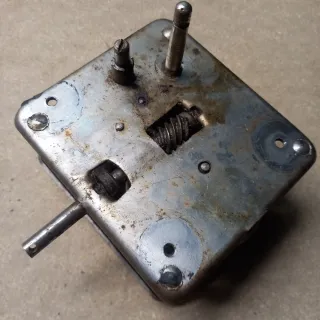 Motor de gramófono marca Thorens